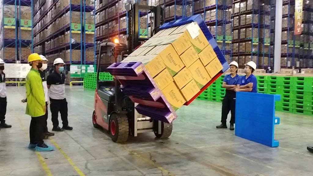 Revolutionizing Pallet Handling: Introducing the Innovative WAGGER Attachment and Linde Battery Forklift