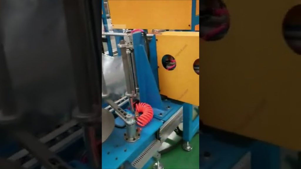 A machine for strapping cable coils automatically using two devices. A machine for strapping cable coils automatically using two devices.