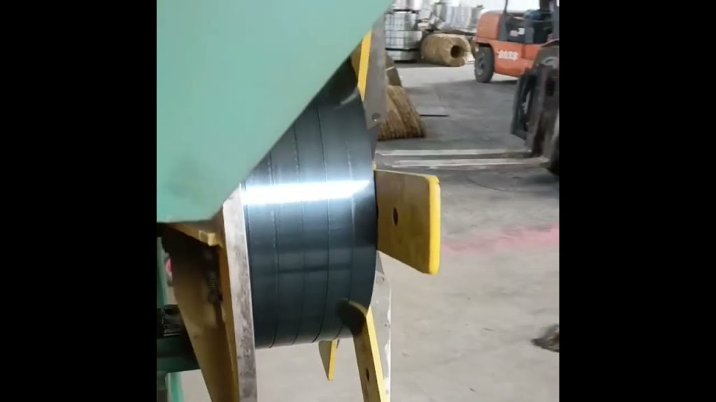 Rewinding machine with OR-192532 servo drive for oscillating motion.