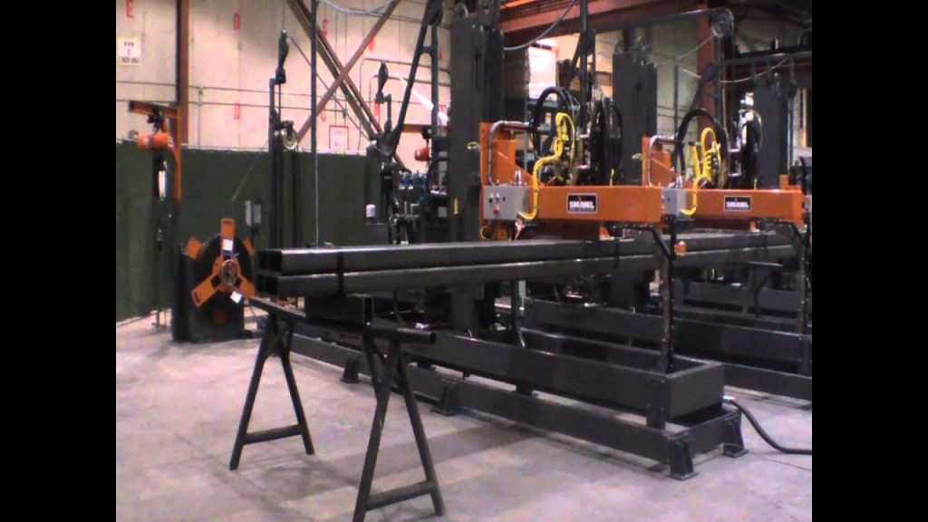Machine for Strapping Long Products with Steel
