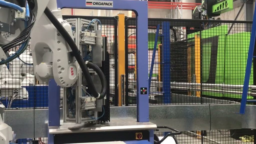 Interplay between strapping machine and robot for OR-M application Interplay between strapping machine and robot for OR-M application