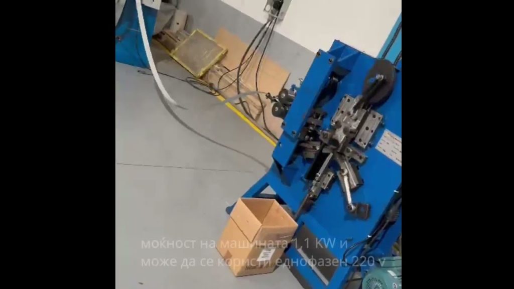 An automated machine for cold rolling. An automated machine for cold rolling.